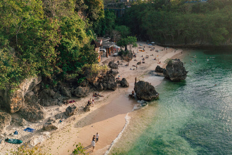 Padang Padang Beach: Hidden Gem & Surf Spot in Uluwatu