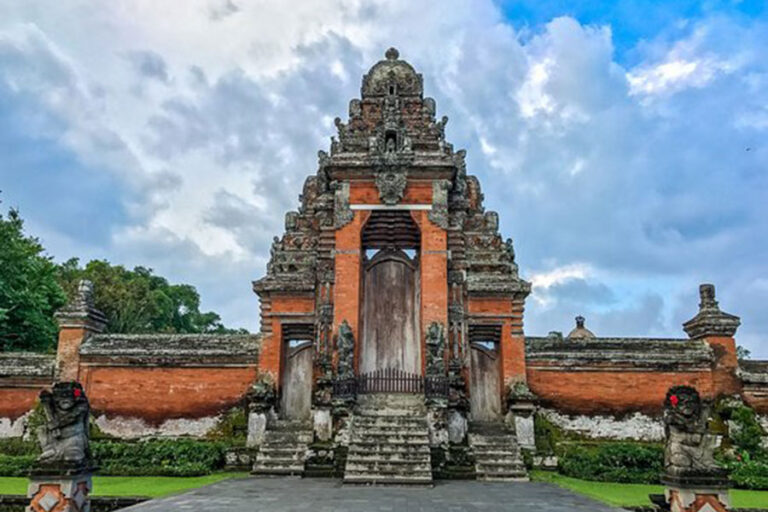 Bali Best Tours for History Buffs & Architecture Lovers