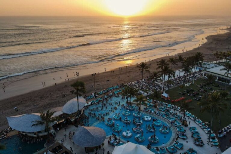 Berawa Beach in Canggu: Surfing, Sunset & Beach Clubs