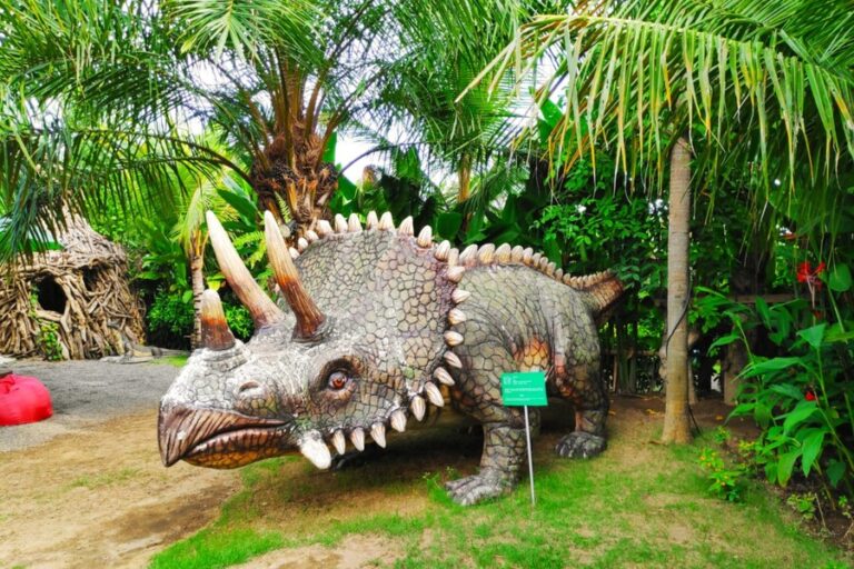 Big Garden Corner Denpasar: Art Garden & Photo Spots