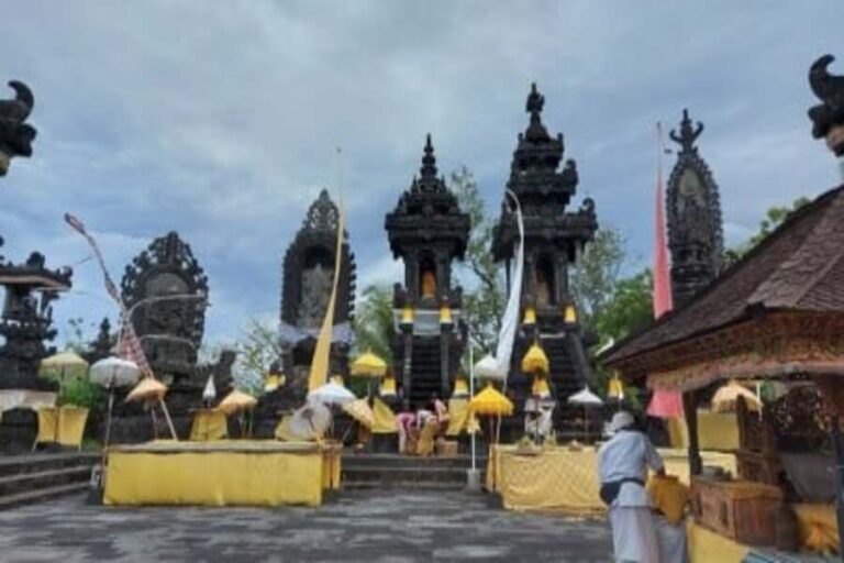 Ponjok Batu Temple: Sacred Melukat Rituals in Buleleng