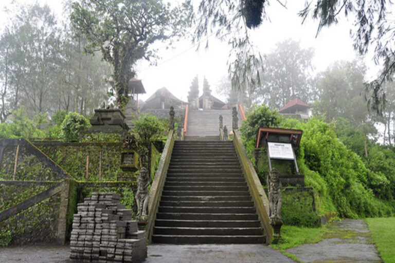 Puncak Penulisan Temple: Bali’s Ancient Mountaintop Shrine