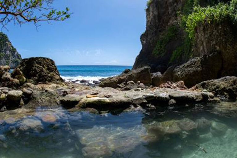 Tembeling Nusa Penida: Hidden Beach & Natural Pool Guide