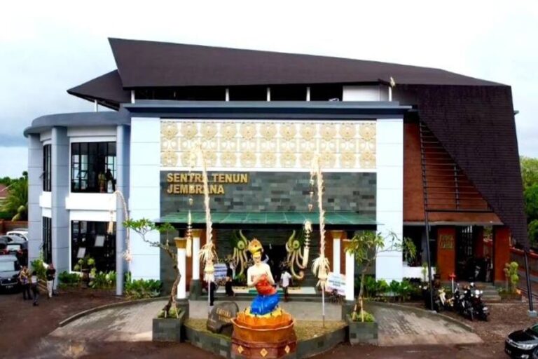 Jembrana Weaving Center: Traditional Tenun Craft in Bali