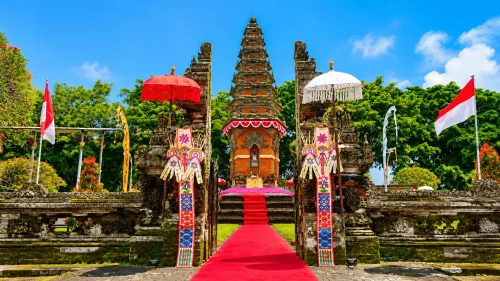 A peaceful landscape of Margarana Memorial Park with its iconic monument, manicured gardens, and solemn atmosphere honoring Bali’s fallen heroes.