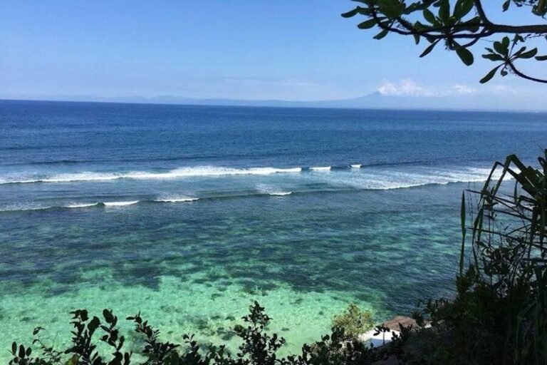 Pemutih Beach Ungasan: White Sand & Surf in South Bali