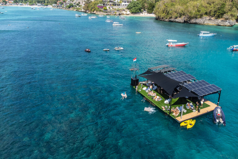The Pontoon at Lago: Bar Experience in Nusa Lembongan