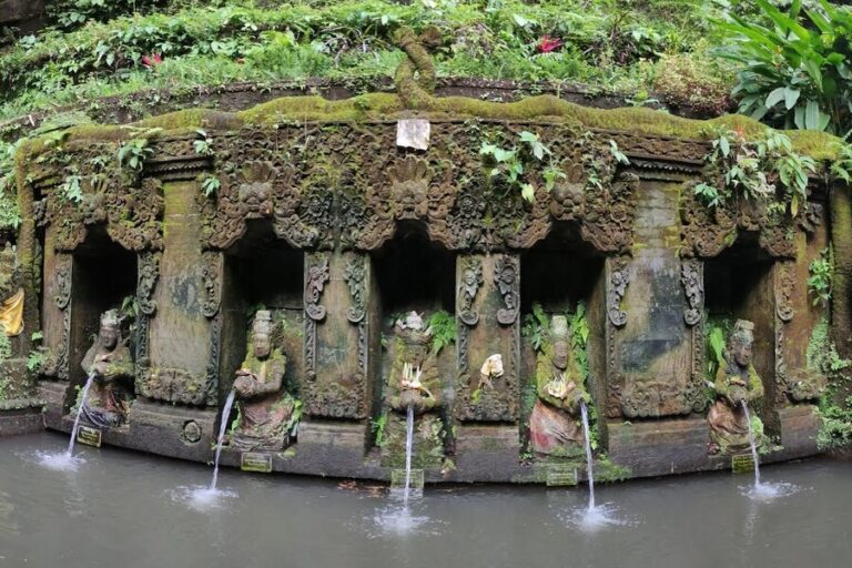 Tirta Tadah Uwuk Temple: Sacred Water Shrine in Bali