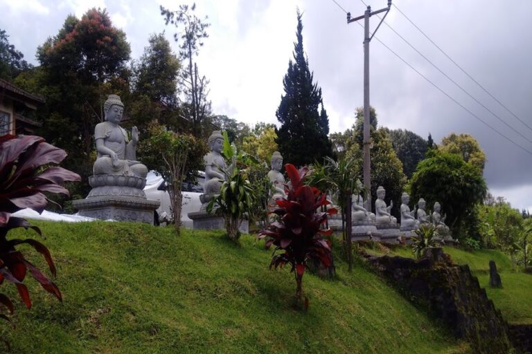 Vihara Mahavira Baturiti: Buddhist Temple in Bedugul Bali