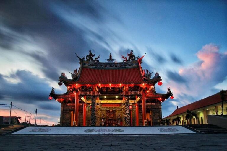 Vihara Satya Darma: Buddhist Temple in Denpasar, Bali