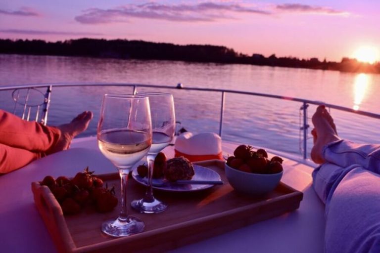 Bali Dinner Cruise: Romantic Sunset & Starlit Dining Tour