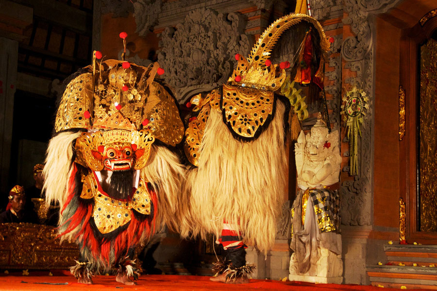 barong and kris dance - bali touristic