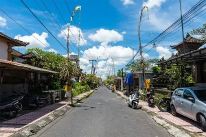 A completely empty main highway in Bali with no vehicles, showcasing the absolute restriction on bali transportation during nyepi Day. | balitouristic.com