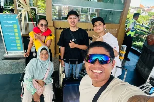 A happy family enjoying a private sightseeing tour together inside a comfortable vehicle managed by a professional bali driver for a day. | balitouristic.com
