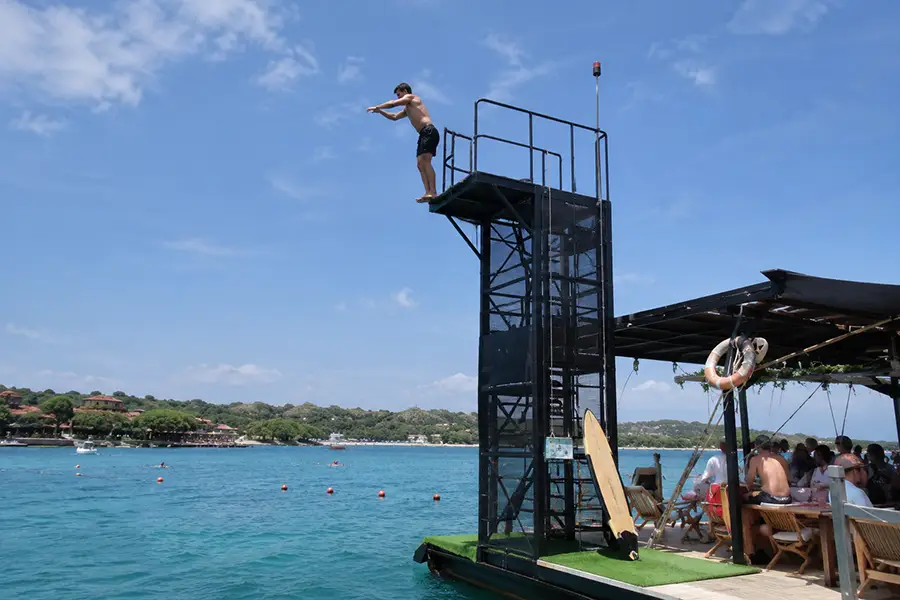 Jumping tower at The Pontoon at Lago Nusa Lembongan crystal clear water | balitouristic.com
