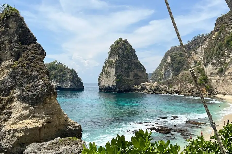 A view of clear turquoise ocean water and sharp rock formations at Diamond Beach.