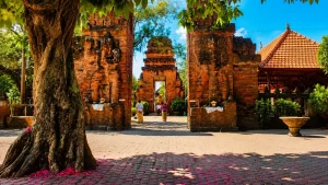 Visitors exploring Maospahit Temple, an ancient Majapahit heritage temple in Denpasar, Bali.
