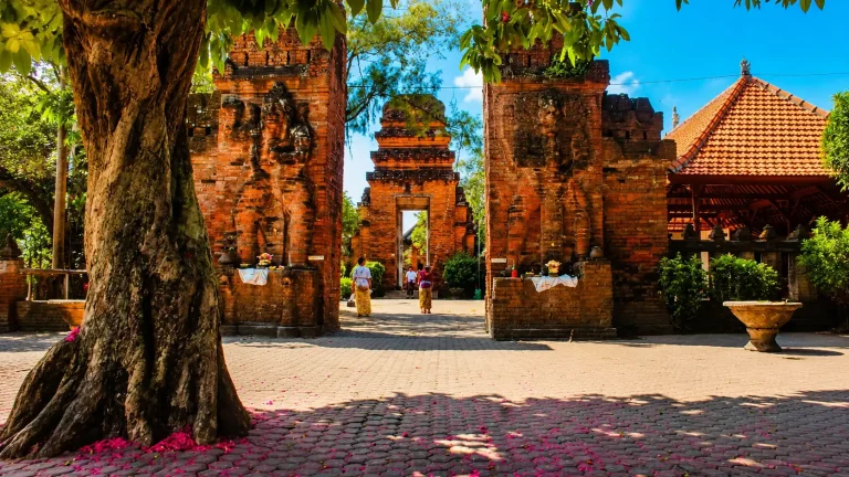 Visitors exploring Maospahit Temple, an ancient Majapahit heritage temple in Denpasar, Bali.