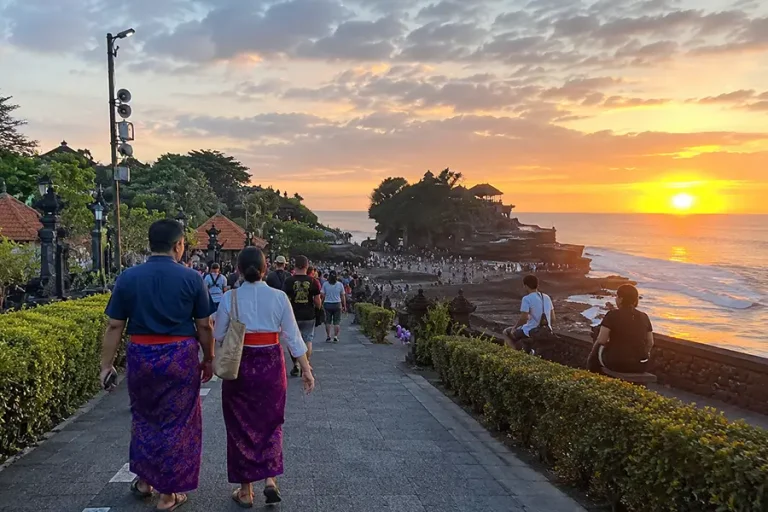 Tanah Lot Sunset Tour: Temple & Taman Ayun Day Trip