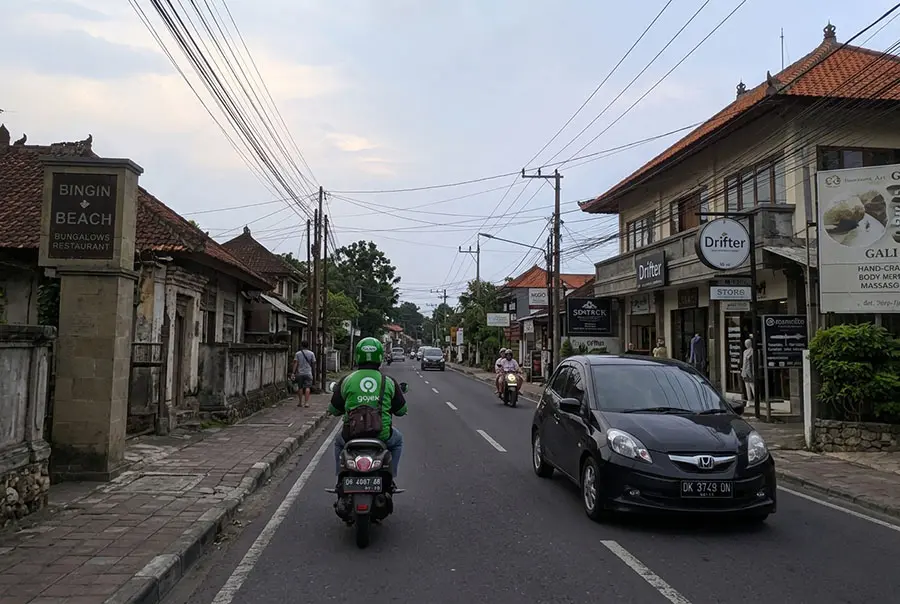 Gojek driver riding a motorbike on the route from Bingin to Uluwatu.