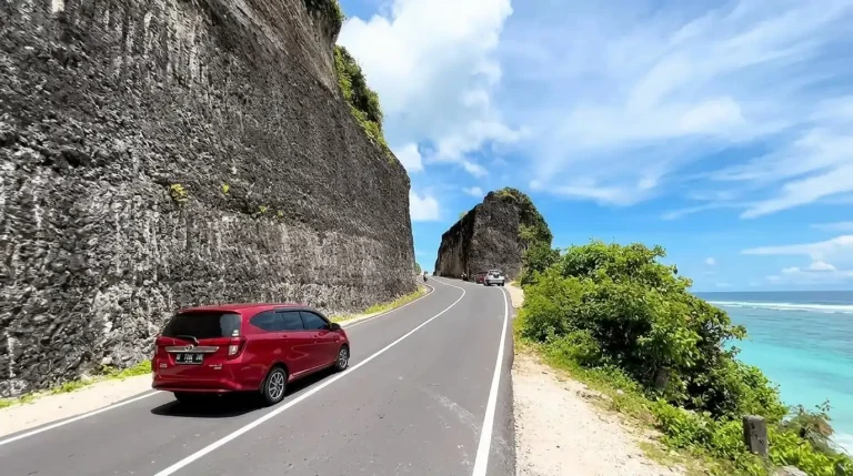 Padang Padang to Uluwatu: How Far Is It and How to Get There