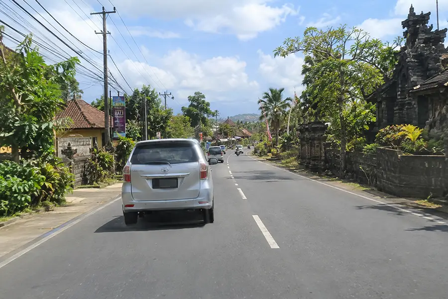 Family transport travelling between Bali holiday destinations