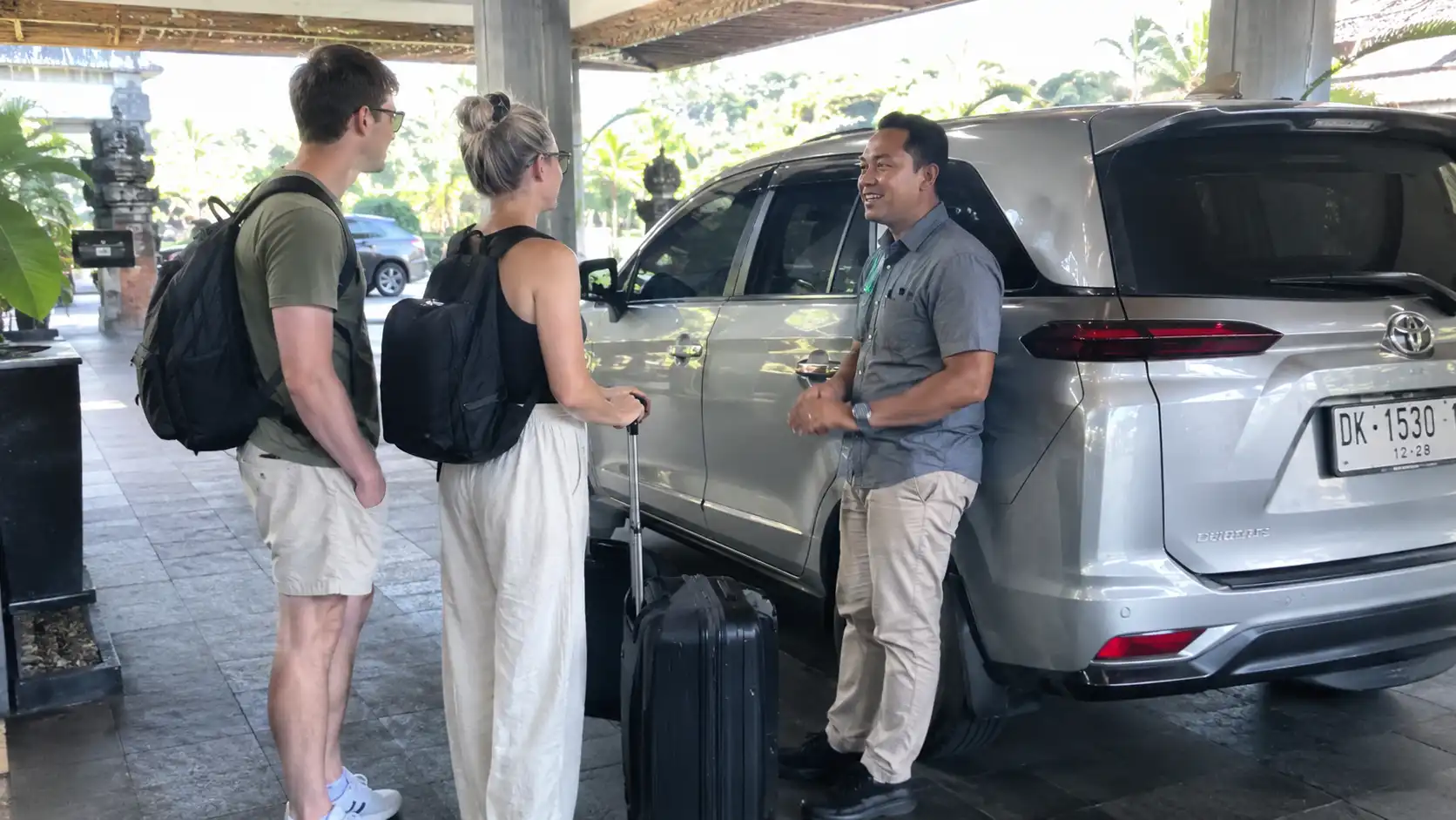 Private driver meeting Australian travellers in Bali