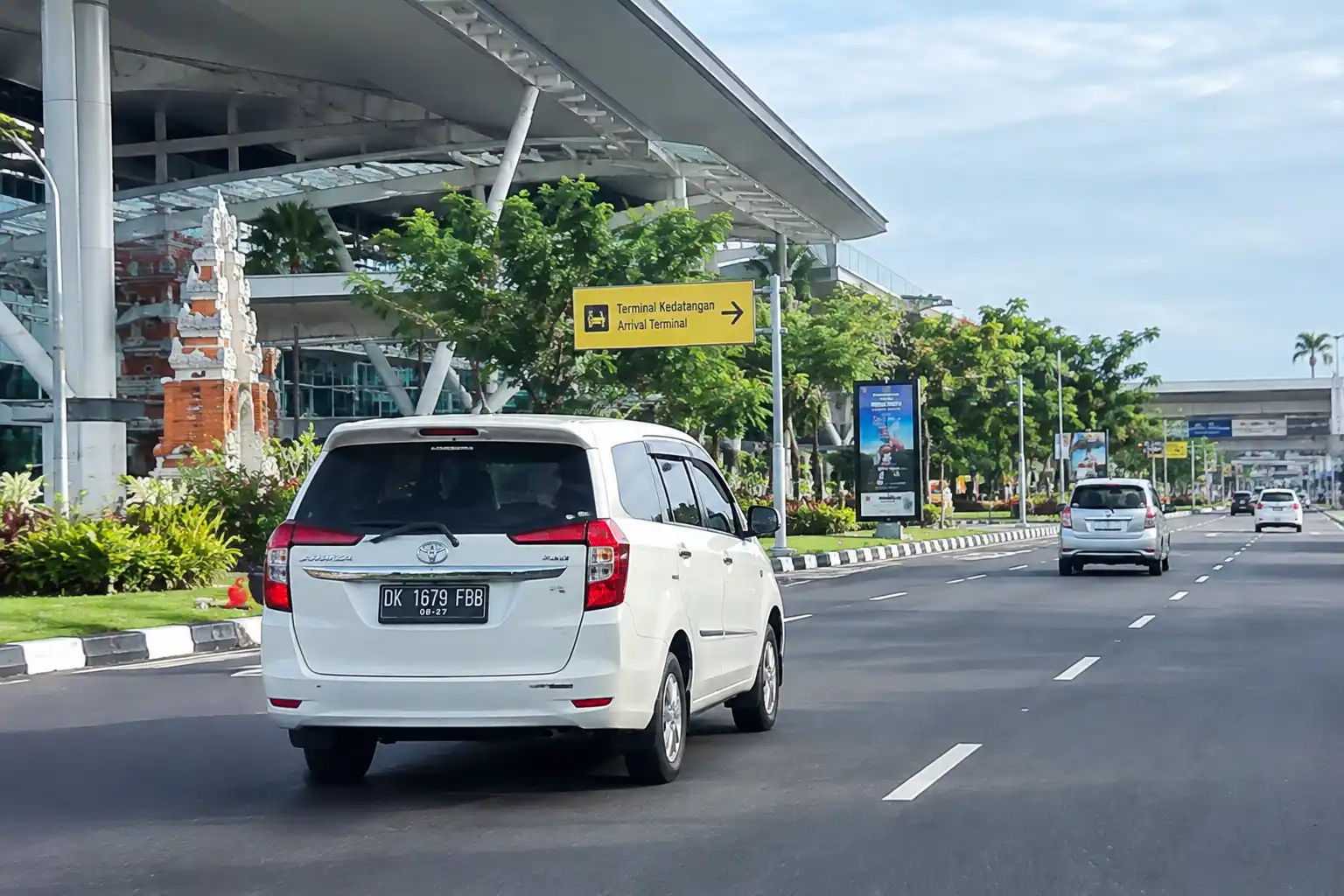 Bali airport transfer vehicle travelling from Ngurah Rai Airport.