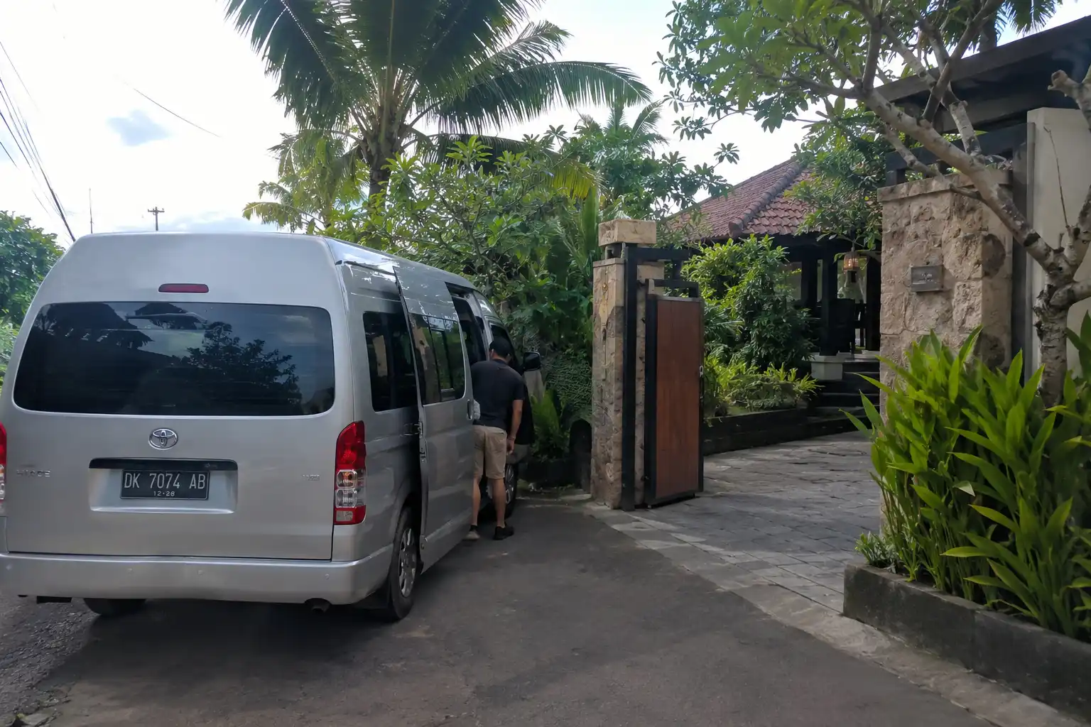 Bali airport transfer arriving at a private villa