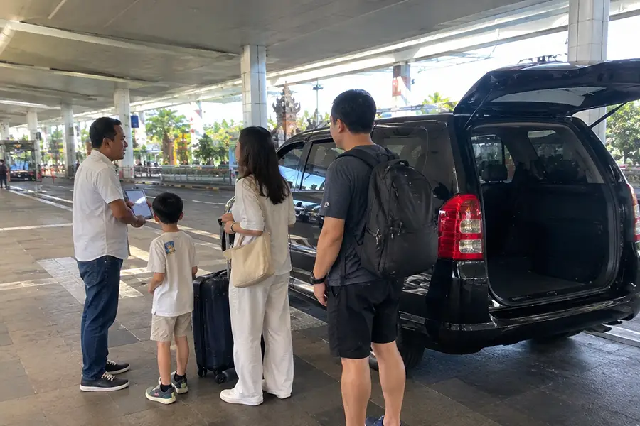 Driver meeting a family at Bali Airport pickup area