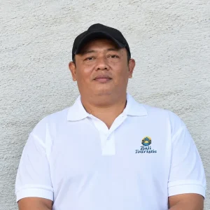 Ardan, Bali airport transfer driver in a black cap and Bali Touristic uniform